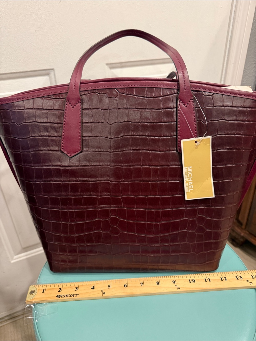 Michael Kors NWT LG tote Dk Berry “Jane” Embosed Leather gold hardware - Picture 12 of 14